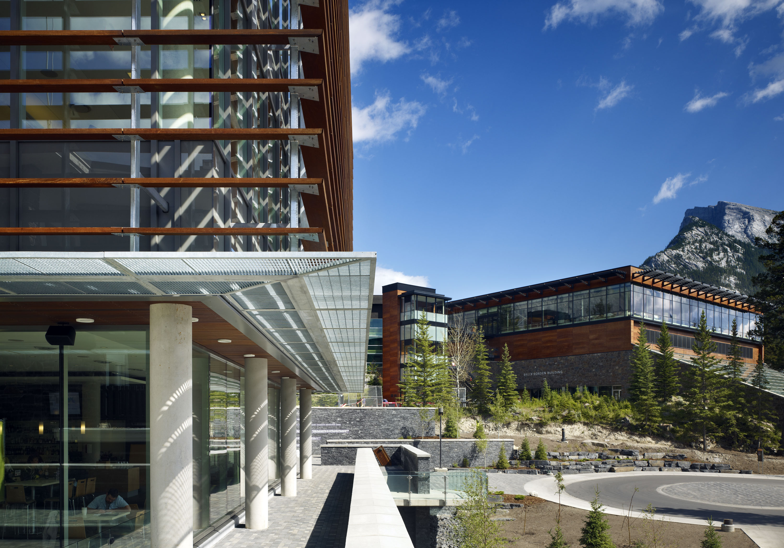 KC_20120612_Kinnear Centre exterior