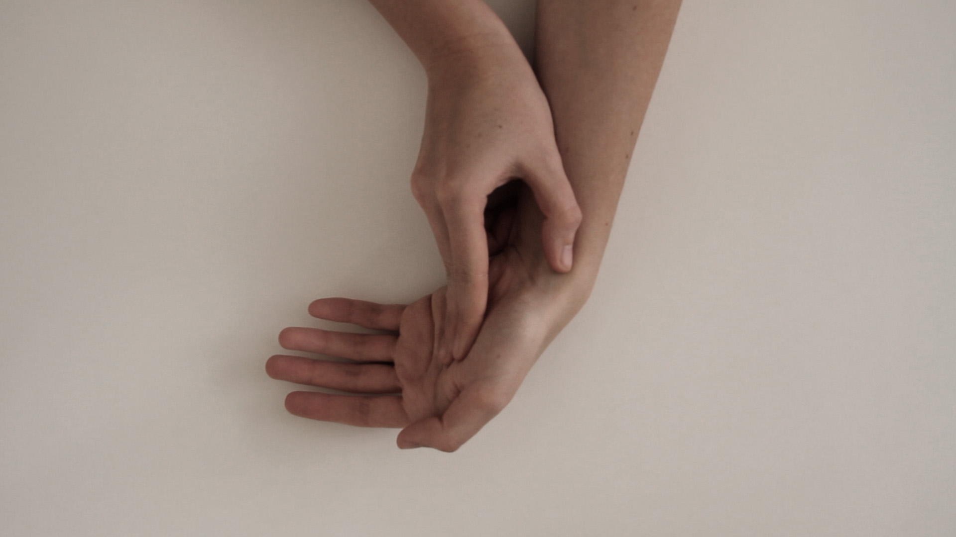 Emily Shanahan, still from “One Hundred Gestures from One Hundred Watch Advertisements (1901-2000)” (2013). Courtesy the