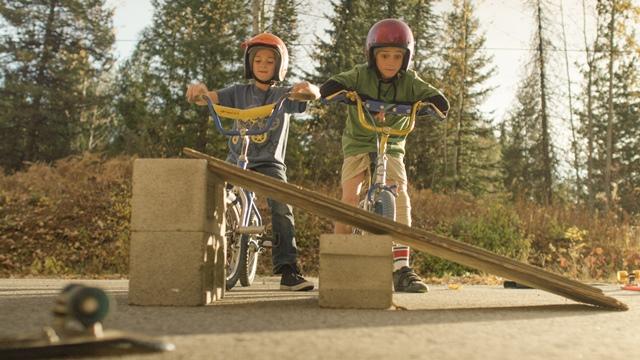 Image from the film Siblings