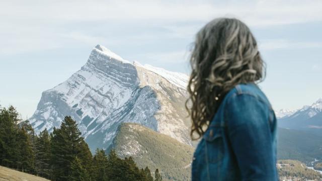 Ellen Braun looking at Rundle Mountain