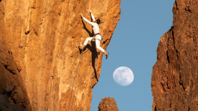 Mira Capicchioni, Smith Rock State Park, Oregon, photo by Jules Jimreivat