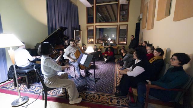A cozy room with musicians playing and audience seating