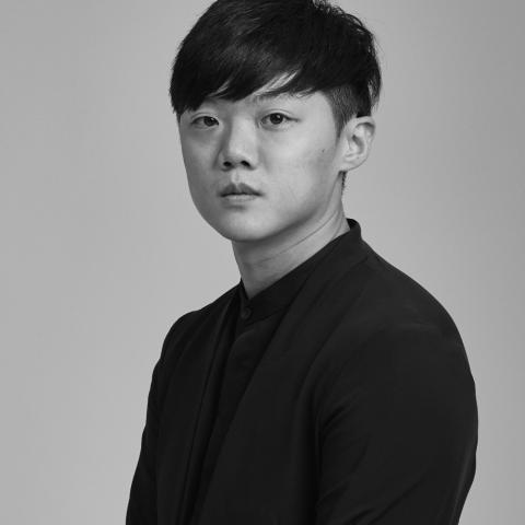 Portrait Black and white of Lai Hung-Chung in a black costume