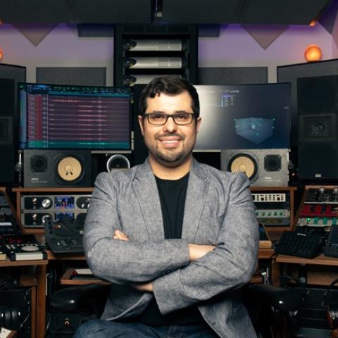 Headshot of Justin Gray