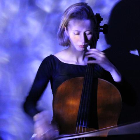 Nina Vanhoenacker musician